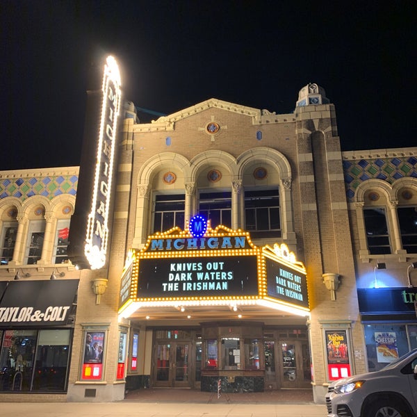 รูปภาพถ่ายที่ Michigan Theater โดย Owl _. เมื่อ 12/9/2019