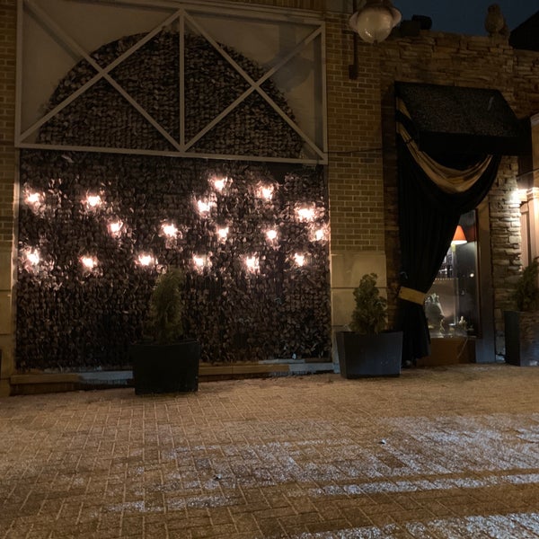 Luxe Bar and Grille Cocktail Bar in Grosse Pointe Farms