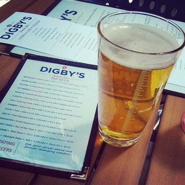 รูปภาพถ่ายที่ Digby&#39;s โดย MN Beer Activists เมื่อ 6/13/2014