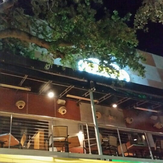 6/14/2015 tarihinde Bobby M.ziyaretçi tarafından Acropolis Greek Taverna'de çekilen fotoğraf