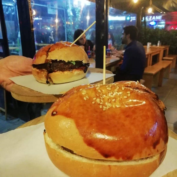 Foto tomada en Köşk Kasap Burger &amp; Steak House  por Köşk Kasap Burger &amp; Steak House el 10/12/2018