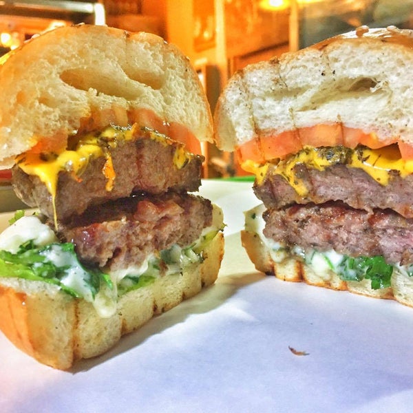 10/12/2018 tarihinde Köşk Kasap Burger &amp; Steak Houseziyaretçi tarafından Köşk Kasap Burger &amp; Steak House'de çekilen fotoğraf