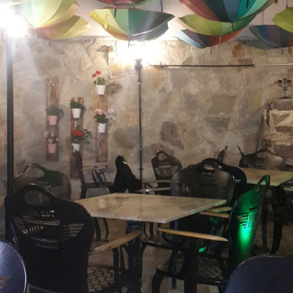 Das Foto wurde bei Taş Han Cafe von Sıdıka T. am 6/3/2018 aufgenommen