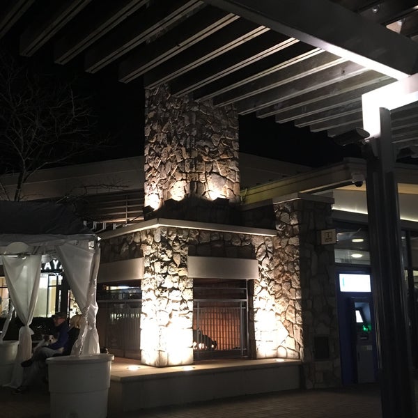 รูปภาพถ่ายที่ The Mall at Partridge Creek โดย Amy . เมื่อ 10/26/2019