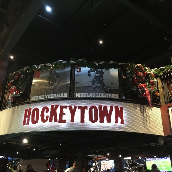 Снимок сделан в Hockeytown Cafe пользователем Amy . 12/31/2017