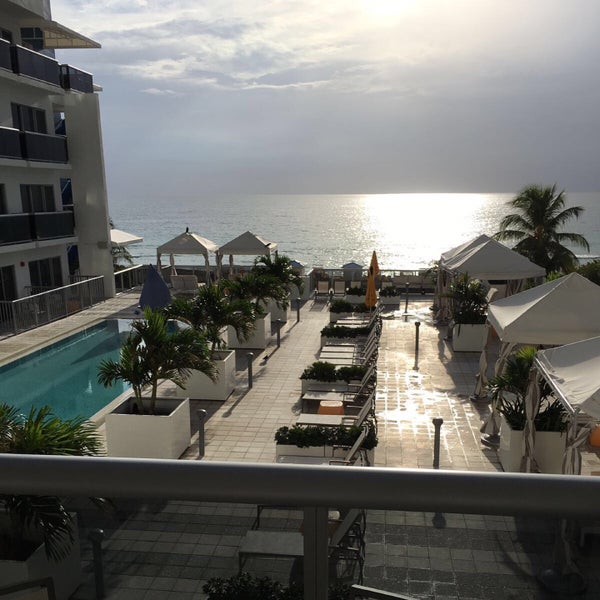 รูปภาพถ่ายที่ Hilton Cabana Miami Beach โดย Gulin G. เมื่อ 9/6/2016