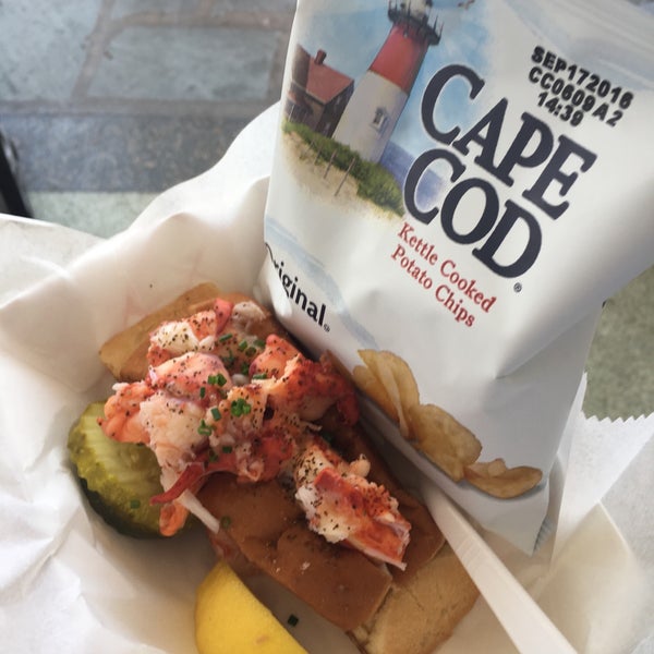 Photo taken at Quincy`s Original Lobster Rolls - Cape May by Jared V. on 7/23/2016