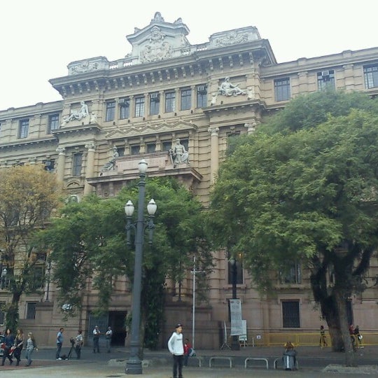 รูปภาพถ่ายที่ TJSP - Palácio da Justiça โดย Wagner T. เมื่อ 5/19/2013