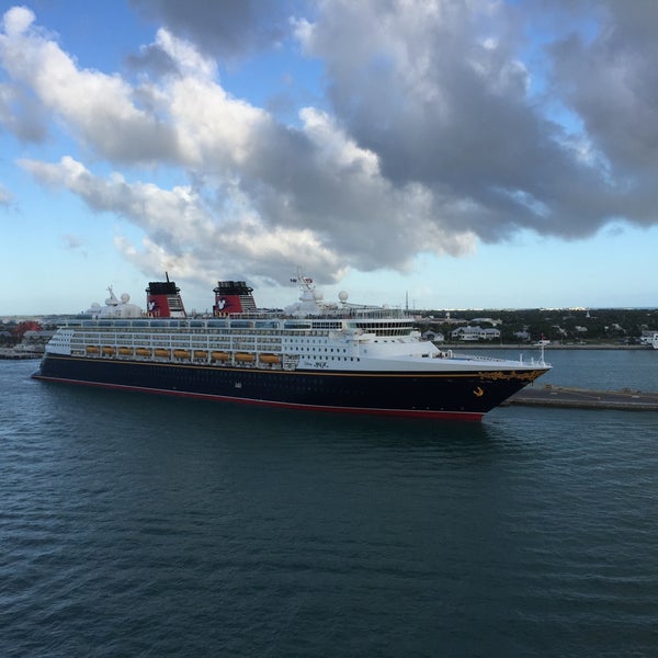 Port keys. Port keys. Круизный лайнер ки уэст. Port keys. Liebherr lhm 550 container load.