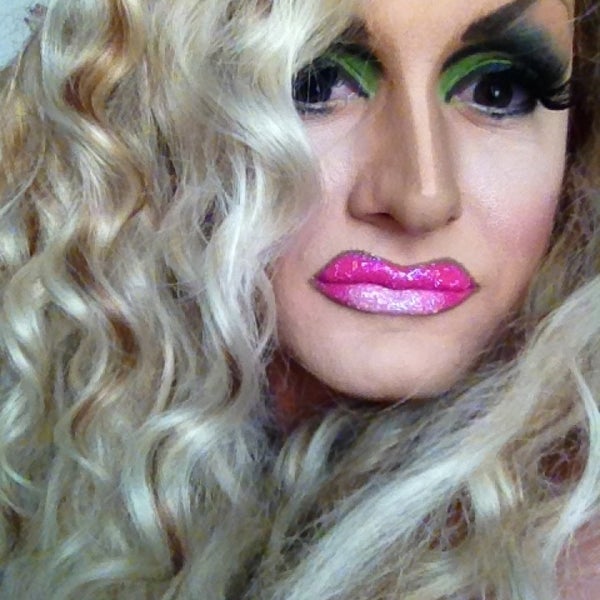 1/19/2013 tarihinde Barbie Q.ziyaretçi tarafından Connections Nightclub'de çekilen fotoğraf
