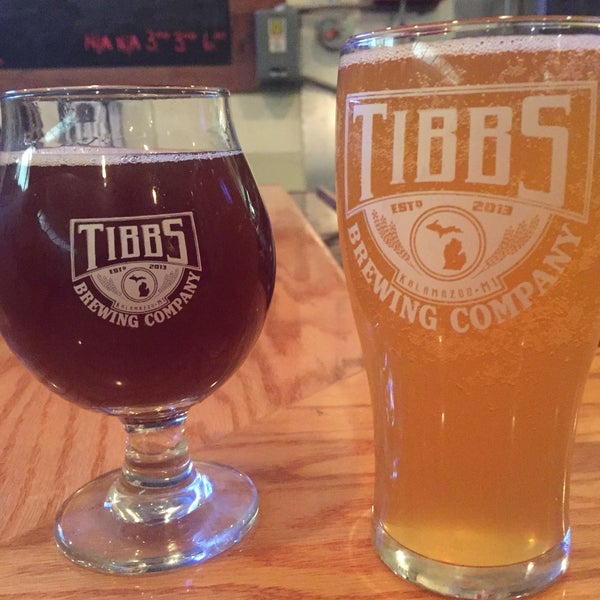 Снимок сделан в Tibbs Brewing Company пользователем Travis T. 11/27/2016