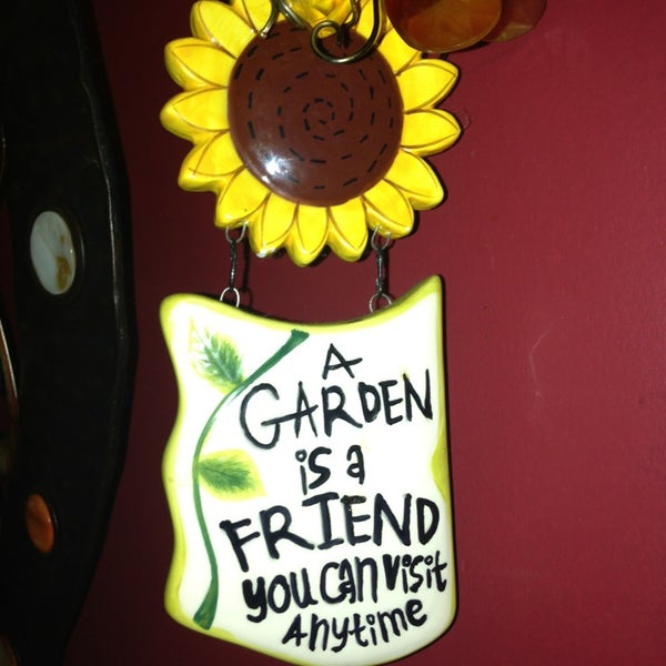 Das Foto wurde bei The Garden Brunch Cafe von Lisa P. am 7/5/2013 aufgenommen