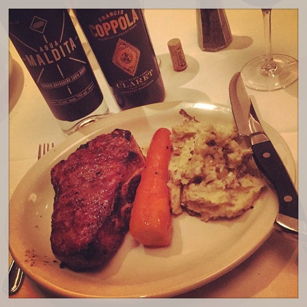 Photo taken at Bob&#39;s Steak &amp; Chop House by Diego B. on 11/1/2014