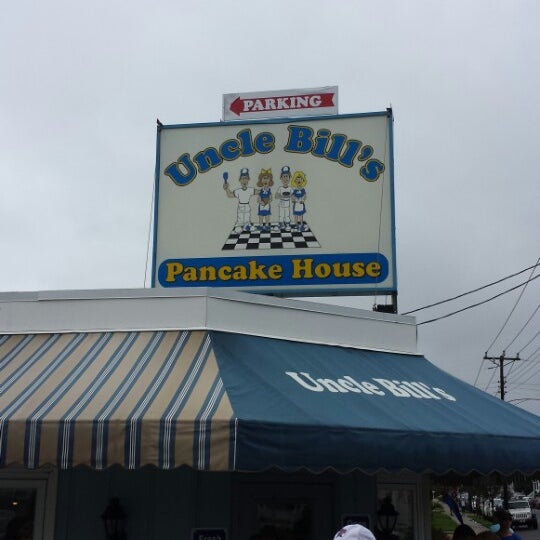 Photo taken at Uncle Bill&#39;s Pancake House - 21st Street by Eric K. on 8/2/2014