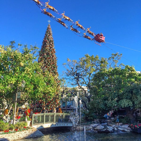 Photo taken at The Grove by Sisyphus on 12/27/2015