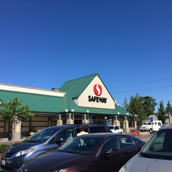 Safeway Grocery Store in Portland