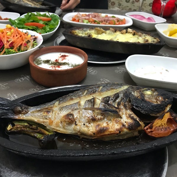 Foto diambil di Bayır Balık Vadi Restaurant oleh Özcan_✔ pada 12/9/2017