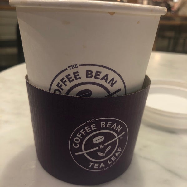 รูปภาพถ่ายที่ The Coffee Bean &amp; Tea Leaf โดย Noura . เมื่อ 8/29/2019