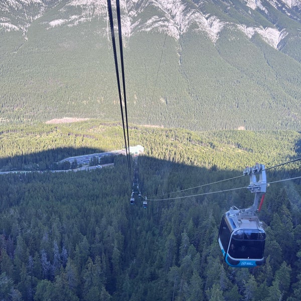 Foto scattata a Banff Gondola da Noura . il 9/1/2022
