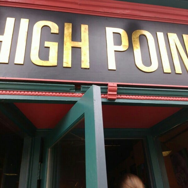 Foto tirada no(a) High Point Cafe por Sofia S. em 2/20/2016