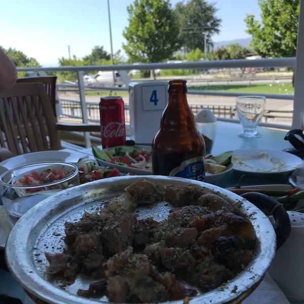 Photo taken at Şelale Restaurant by Serkan Kaybetmekten korktuğum herşeyi özğür bıraktım...!~ K. on 6/30/2020