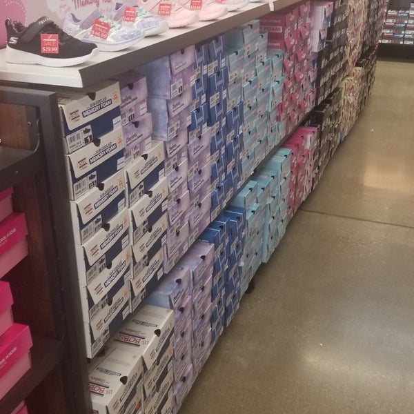 Skechers hotsell outlet sawgrass