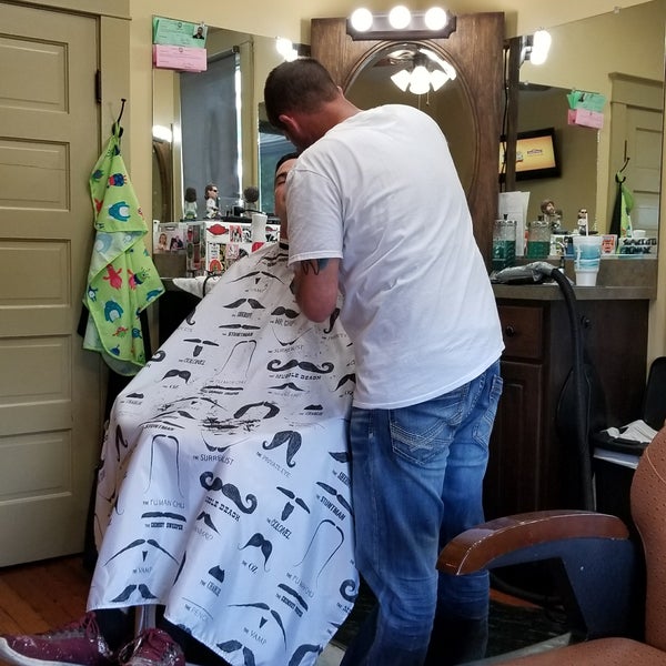 Lee's Barber Shop - Salon / Barbershop in Henderson