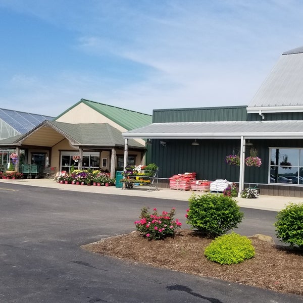 Photo taken at Eckert&#39;s Belleville Country Store &amp; Farm by Jason C. on 5/20/2018