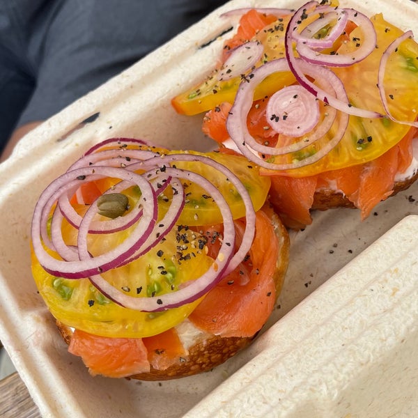 Pop’s Bagels Bagel Shop in Brentwood