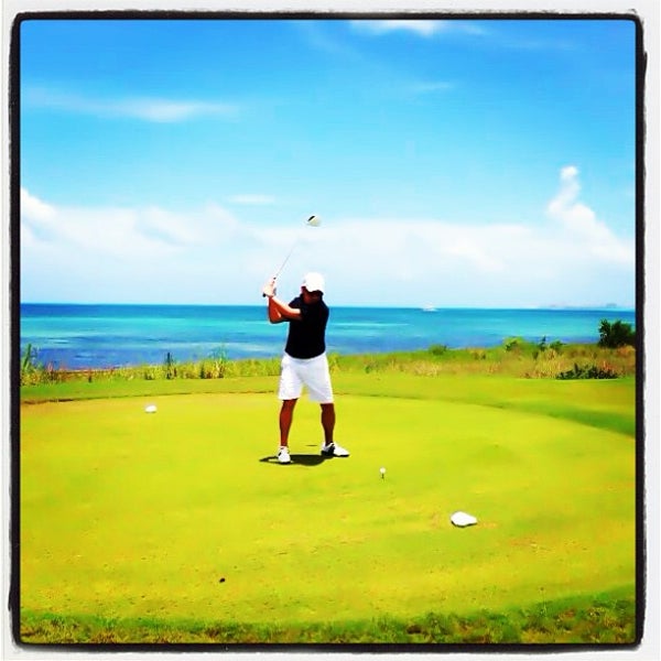 7/21/2013 tarihinde Berny S.ziyaretçi tarafından Puerto Cancún Golf Club'de çekilen fotoğraf