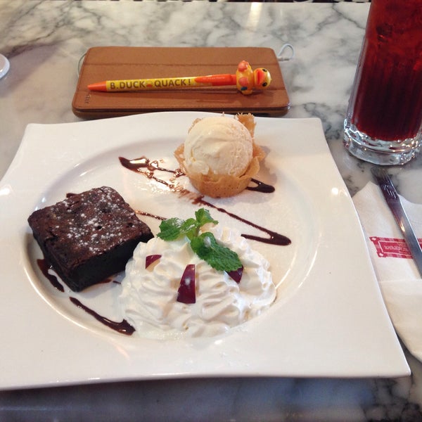 9/5/2015 tarihinde benji q.ziyaretçi tarafından The Fabulous Dessert Cafe'de çekilen fotoğraf