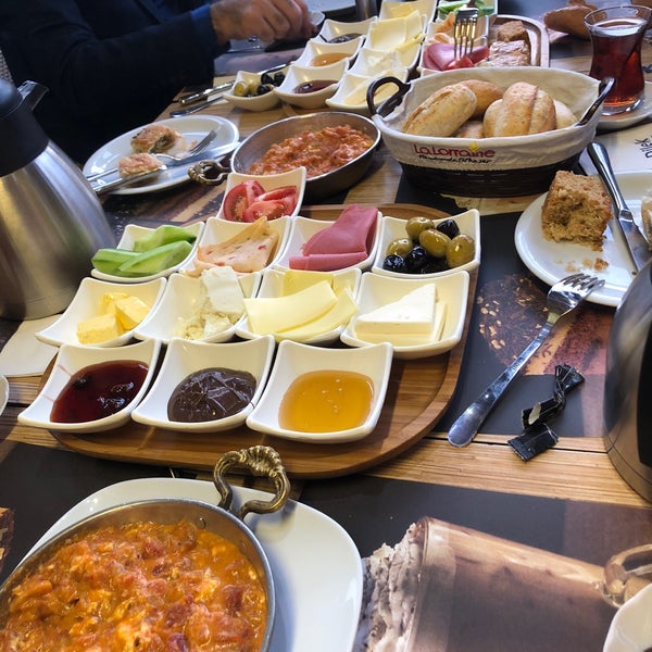 Photo prise au Dilek Pasta Cafe &amp; Restaurant par Bilal B. le11/27/2018