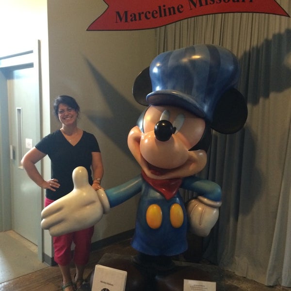 Foto tirada no(a) Walt Disney Hometown Museum por Elizabeth H. em 6/17/2014