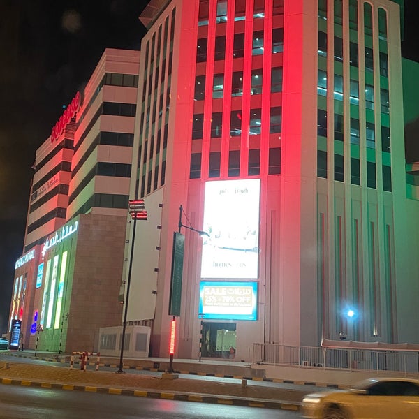 รูปภาพถ่ายที่ Muscat Grand Mall โดย Reza H. เมื่อ 1/19/2021