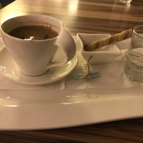 Foto diambil di Coffee Mırra oleh FıRaT pada 10/16/2017