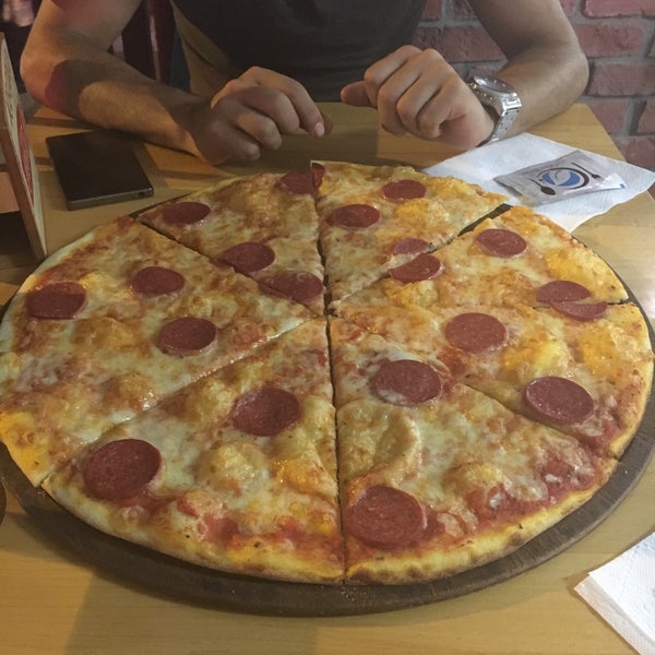 8/1/2017 tarihinde Hüsnü K.ziyaretçi tarafından Pizza Bar'de çekilen fotoğraf