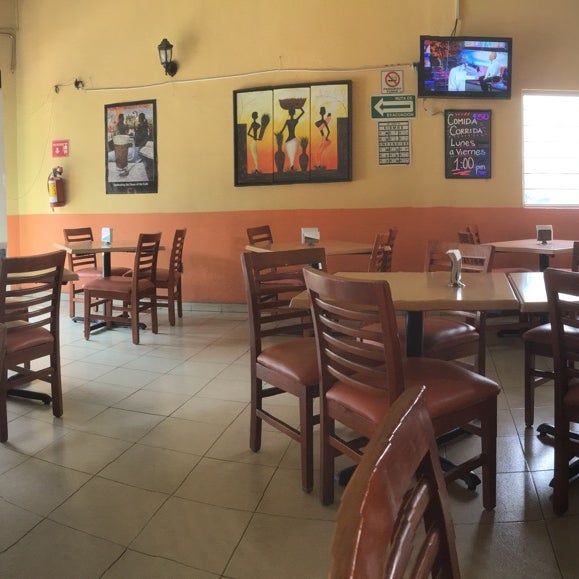 Photo taken at Son Cubano Café Gourmet &amp; Restaurante by Ricardo on 8/6/2018