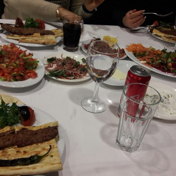 Снимок сделан в Kolcuoğlu Restaurant пользователем Berna K. 12/14/2017