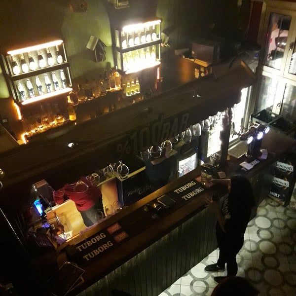Foto tirada no(a) Cinatı Cafe &amp; Bar por Melis em 12/31/2017