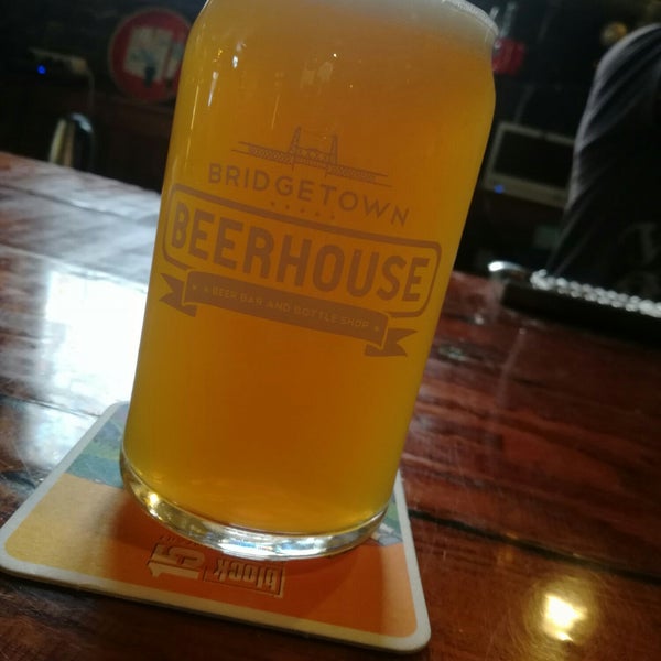 Foto tirada no(a) Bridgetown Beerhouse por Michael B. em 6/4/2018