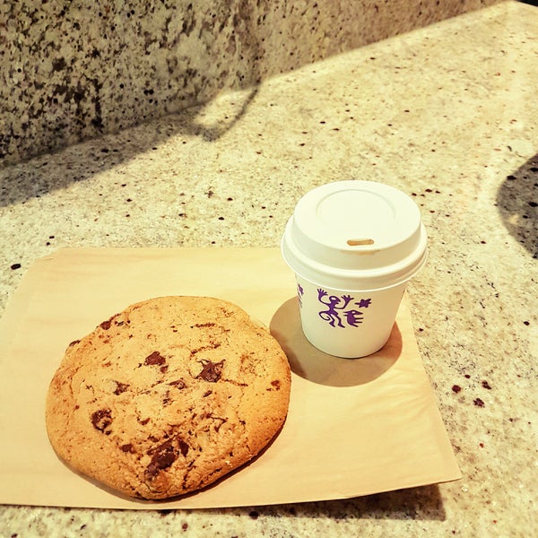 Just a regular an usual espresso. Nothing special. The cookie chocochip is not bad, but would be better if was chunky.