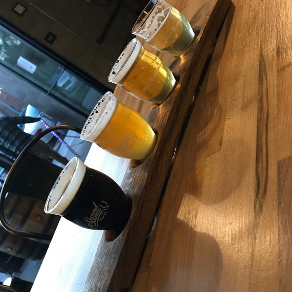 Foto tirada no(a) Second Chance Beer Lounge por B M. em 3/17/2018