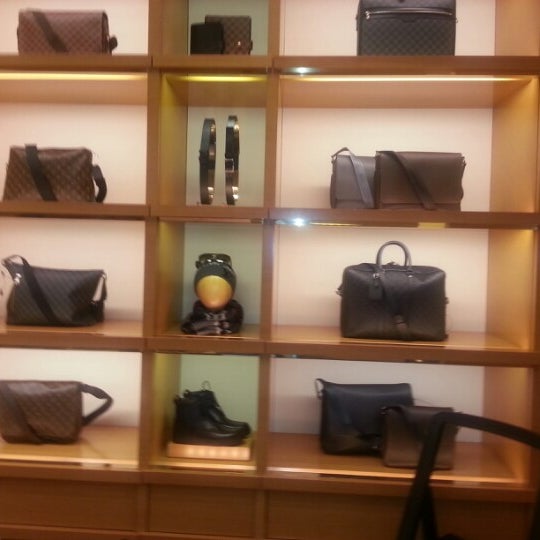 Louis Vuitton Store  Westfield Garden State Plaza