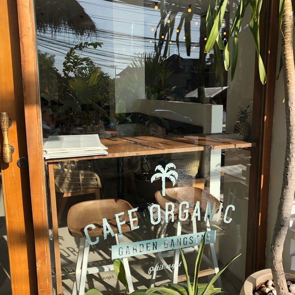 Photo taken at Cafe Organic by Léo M. on 10/31/2018