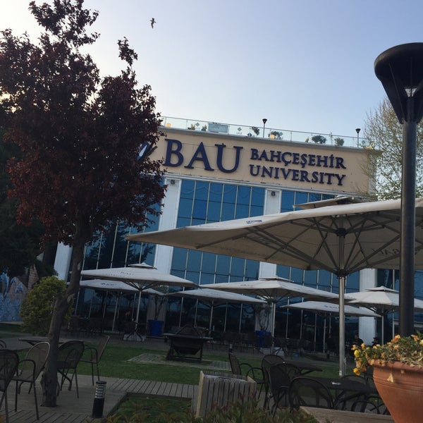 Photo taken at Bahçeşehir Üniversitesi by Momen on 4/23/2017