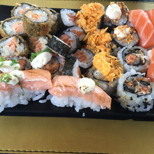 Foto scattata a Mokai Sushi Lounge Bar da Lucas B. il 2/18/2016
