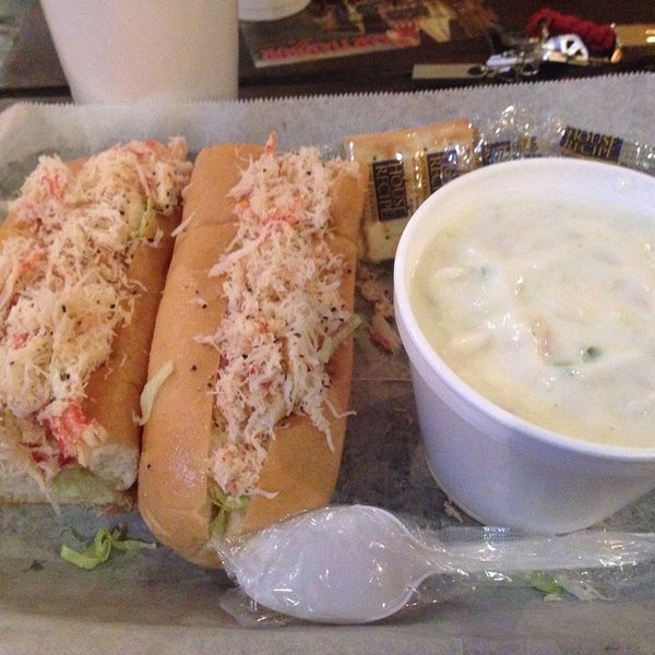 รูปภาพถ่ายที่ Maine-ly Sandwiches โดย Michael R. เมื่อ 10/31/2014