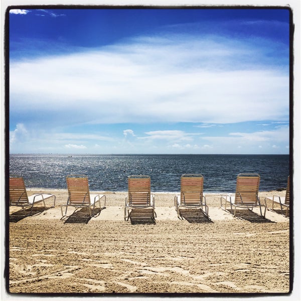 Das Foto wurde bei Postcard Inn Beach Resort &amp; Marina von Ivette D. am 8/12/2016 aufgenommen
