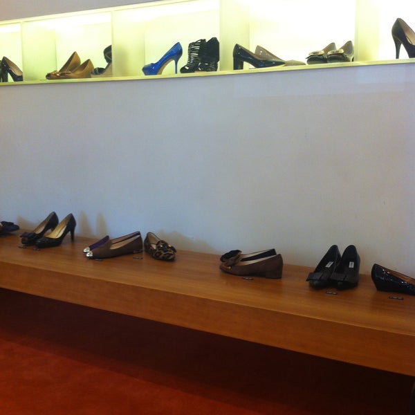 Обувь закрытого типа. Vergelio CALZATURE маг магазин в Милане.