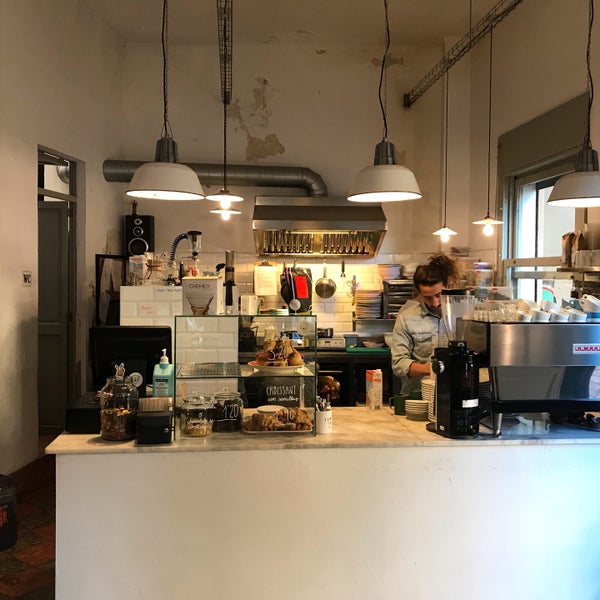 Foto tirada no(a) La Molienda Cafe por Brad G. em 10/25/2018